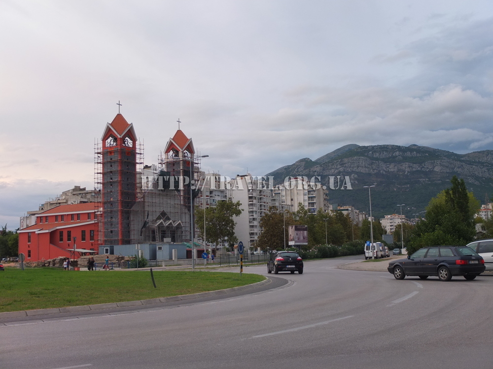Новый современный собор в Баре
